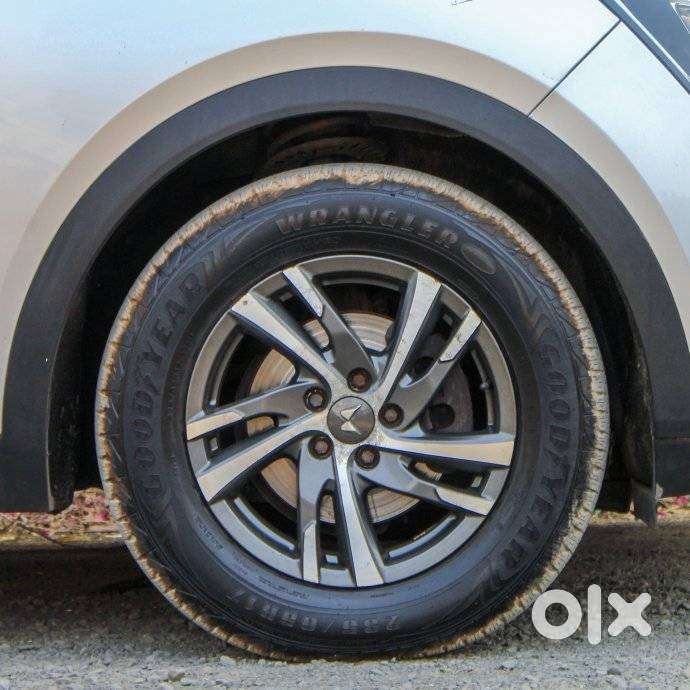 Mahindra Xuv700 Ax 5 Petrol Mt Str (e), 2022, Petrol