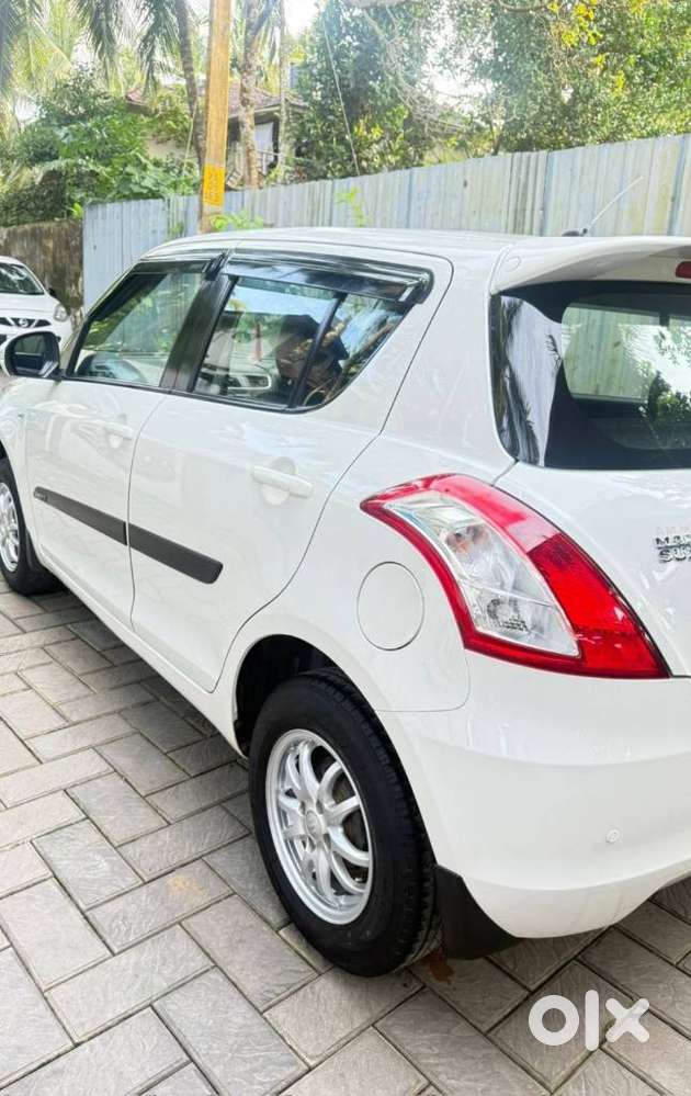 Maruti Suzuki Swift Vxi 1.2 Abs Bs-iv, 2017, Petrol