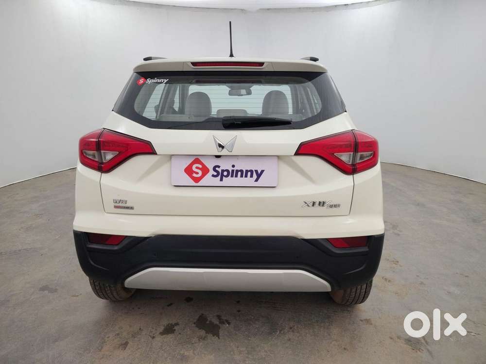 Mahindra Xuv300 1.2 W8 (o) Amt Petrol, 2023, Petrol