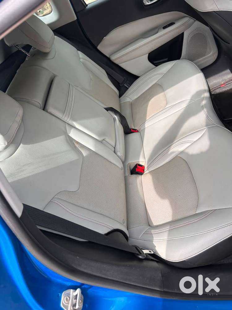 Jeep Compass Limited (o) Dct Automatic Petrol Hydro Blue Pearl Colour