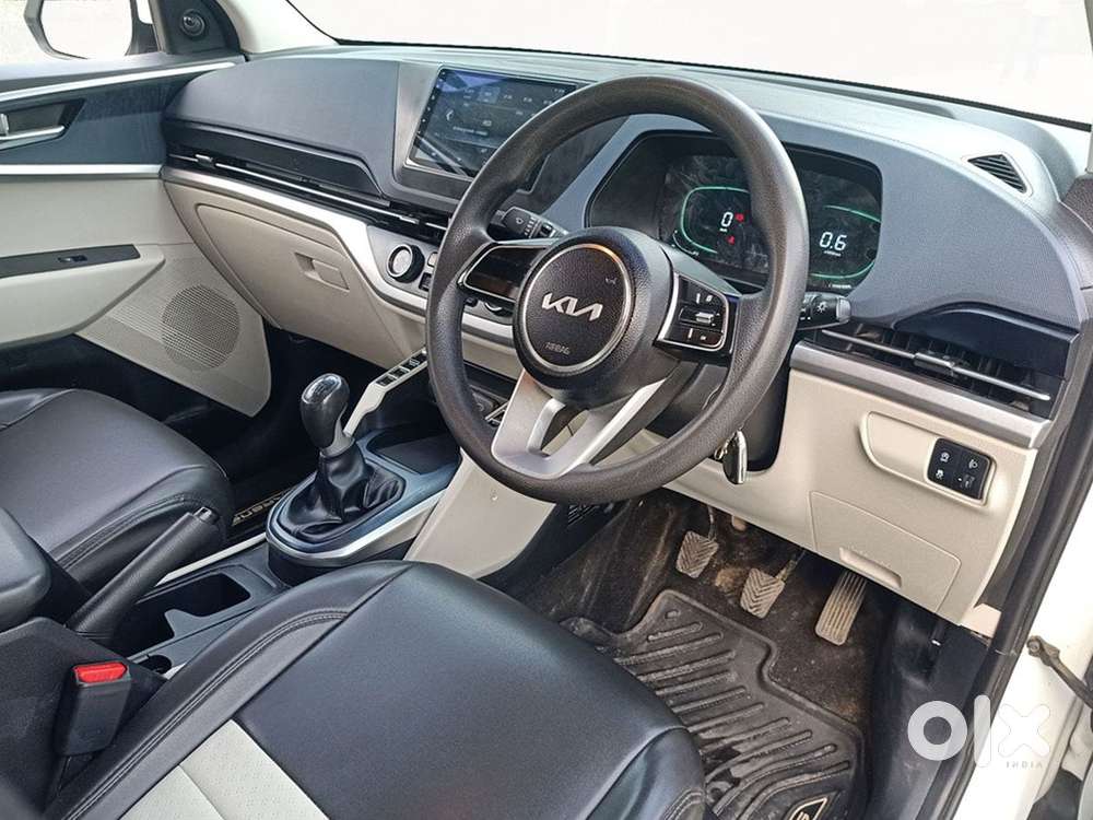 Kia Carens 1.5 Premium 7 Str, 2023, Petrol