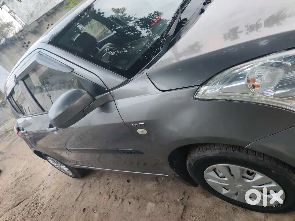Maruti Suzuki Swift Lxi 2017