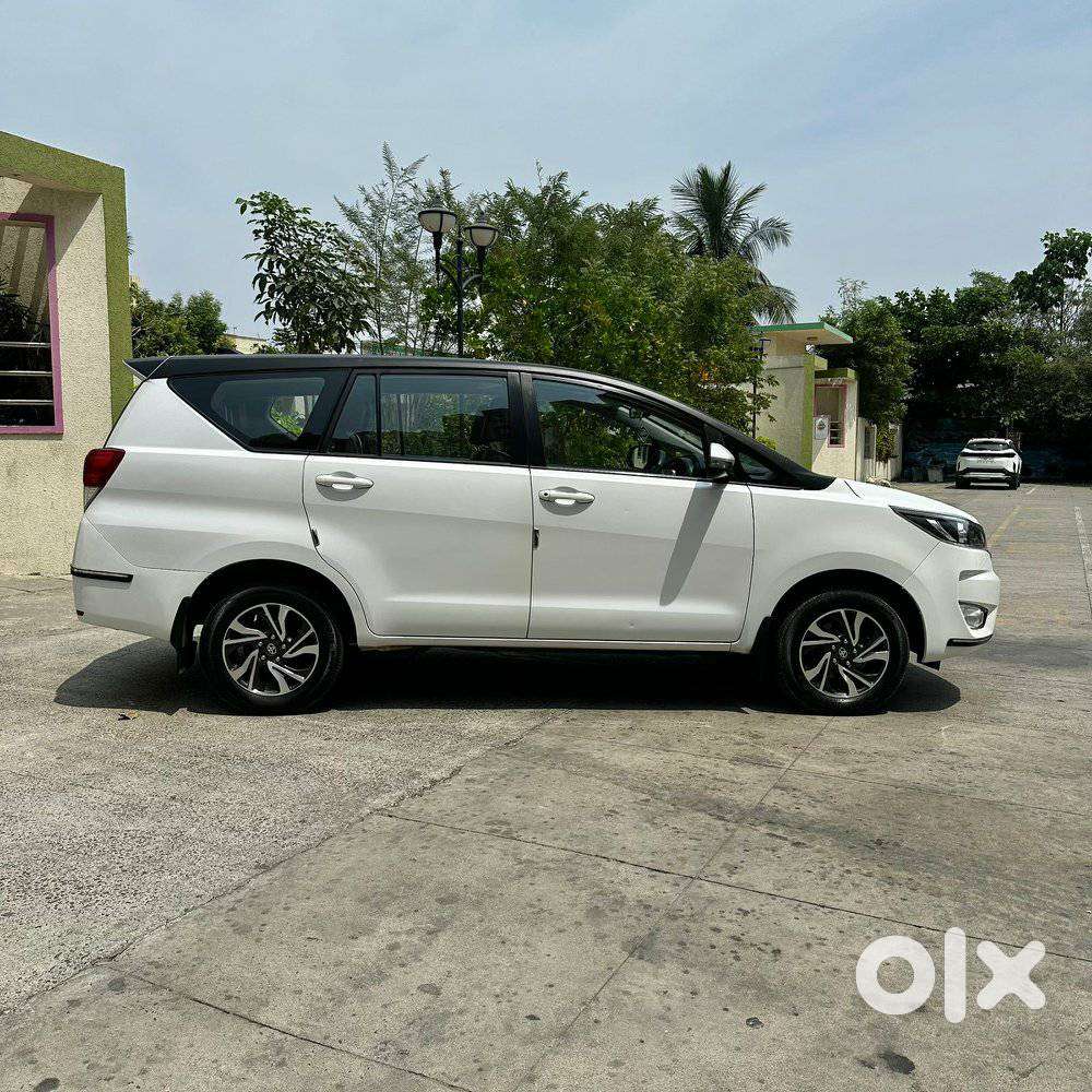Toyota Innova Crysta 2.4 G Plus Mt 7 Str, 2023, Diesel