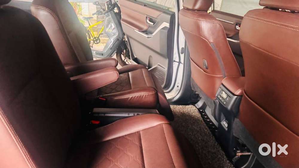 Toyota Innova Hycross 2.0 Zx (o) Hybrid 7 Str, 2023, Petrol