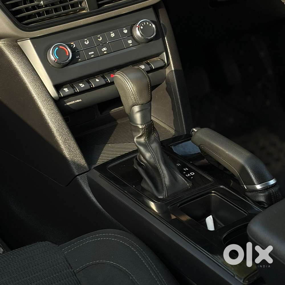 Mahindra Xuv700 2.0 Ax 5 Petrol At Str, 2023, Petrol