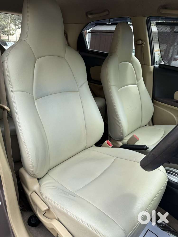 Honda Brio V Automatic, 2014, Petrol