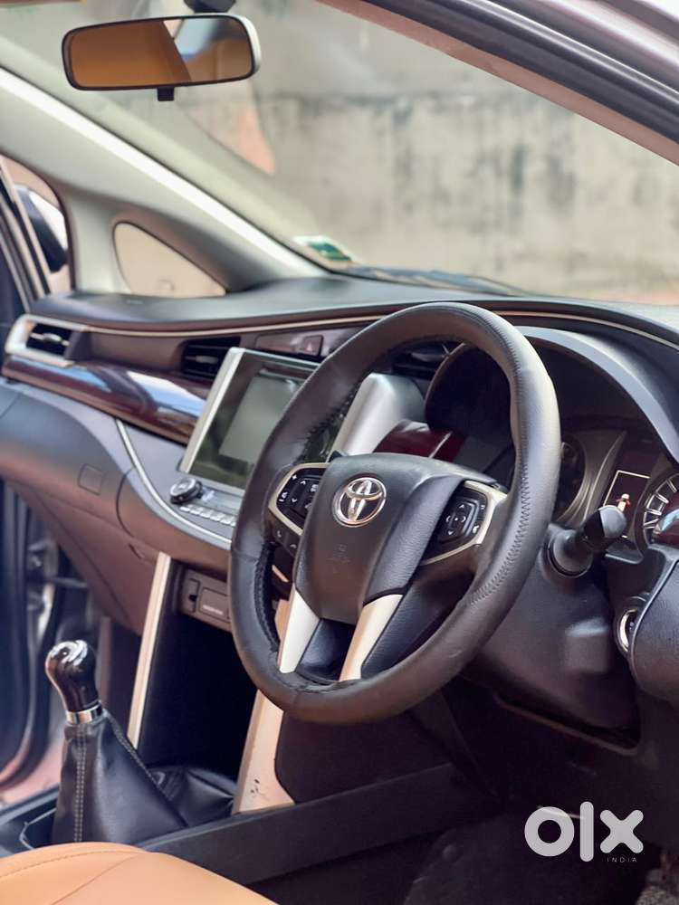 Toyota Innova Crysta 2.4 V 8 Str, 2016, Diesel