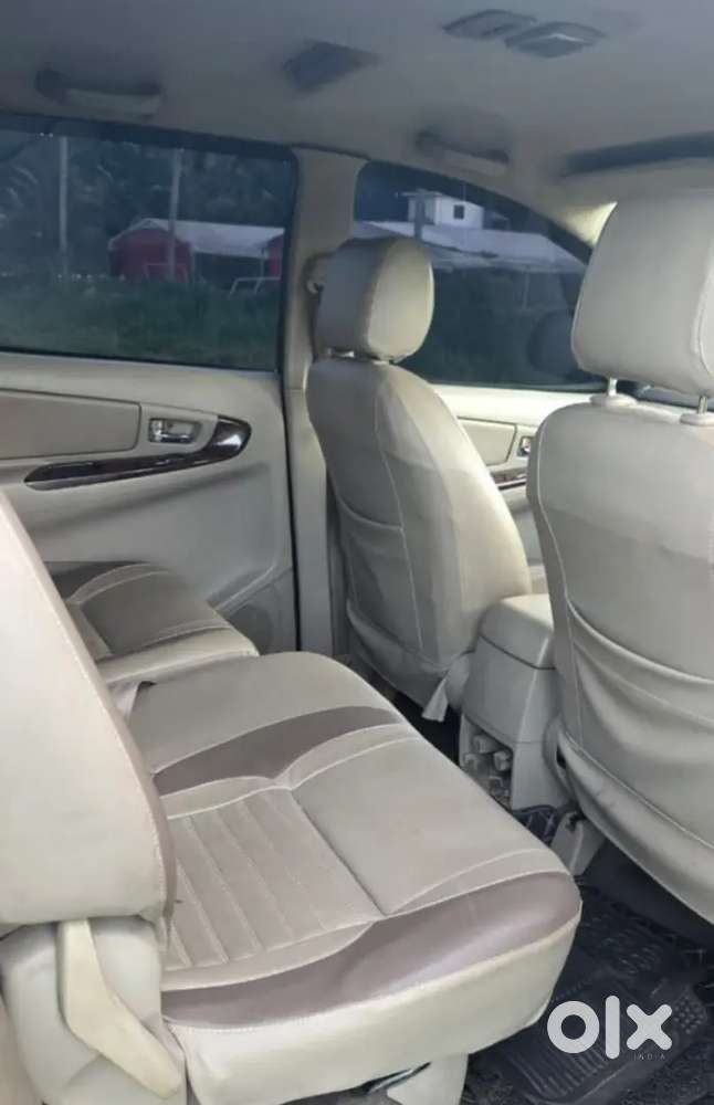 Single Owner 8 Seat Innova Vx 2.5