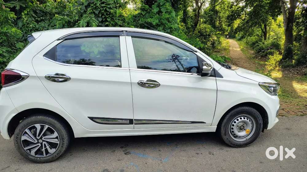 Tata Tiago Xz +  Icng. 2023 Hybrid Manual First Owner