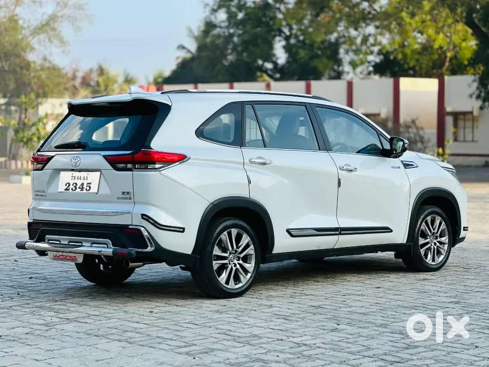 Toyota Innova Hycross Zx Hybrid Just 26000km