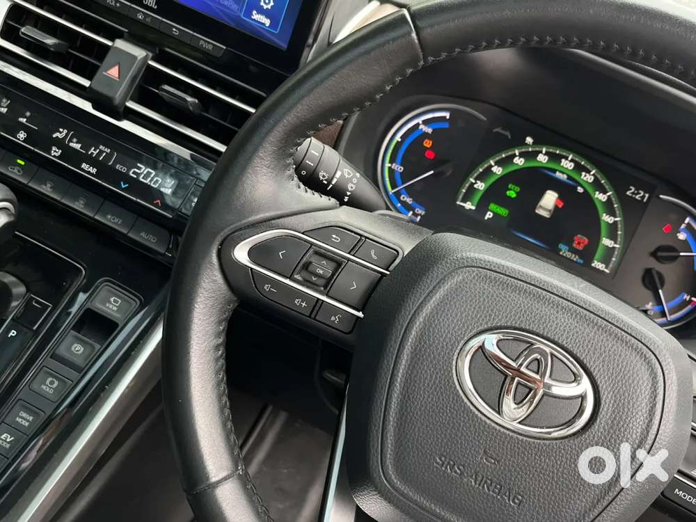 Toyota Innova Hycross 2.0 Zx (o) Hybrid 7 Str, 2025, Petrol
