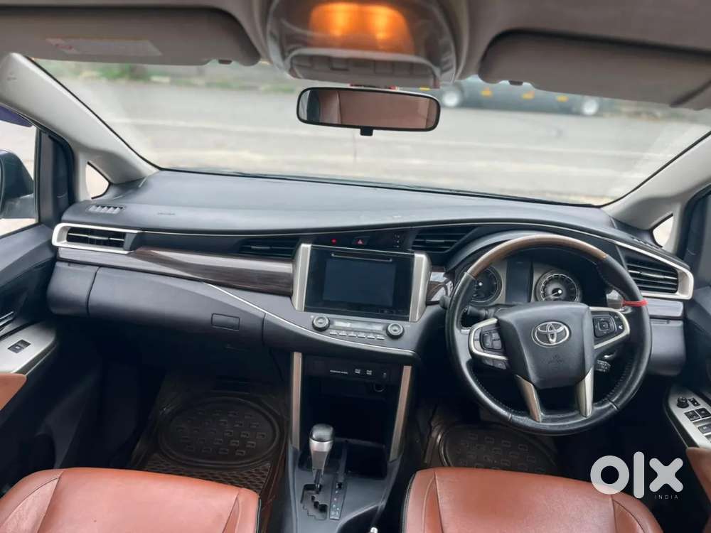 Toyota Innova Crysta 2.8 Zx At 7 Seater, 2016, Diesel