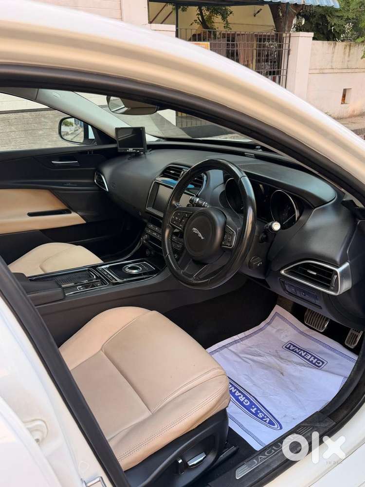 Jaguar Xe Pure, 2019, Petrol