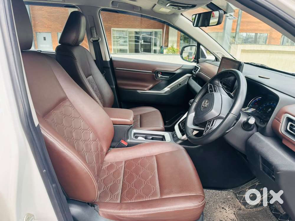 Toyota Innova Hycross 2.0 Zx (o) Hybrid 7 Str, 2023, Petrol