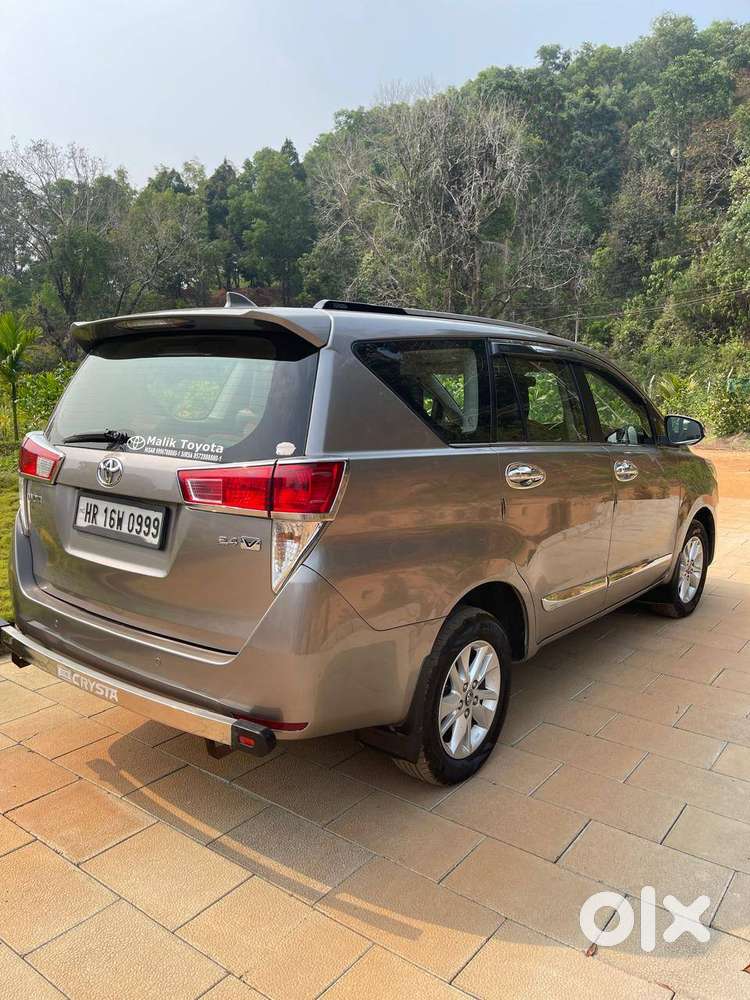 2019 Innova Crysta V Variant