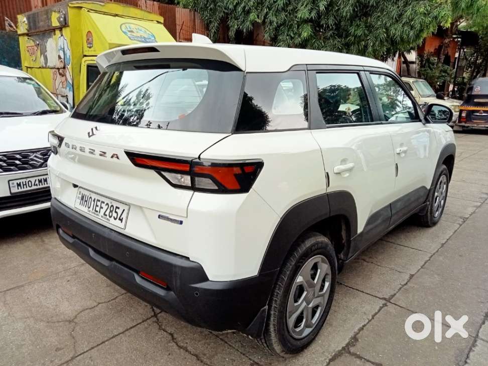 Maruti Suzuki Brezza 1.5 Vxi At Smart Hybrid, 2023, Petrol