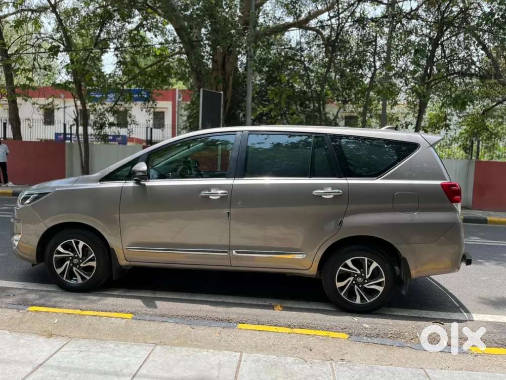 Toyota Innova Crysta [2020-ongoing] 2.4 Vx 8 Str, 2024, Diesel