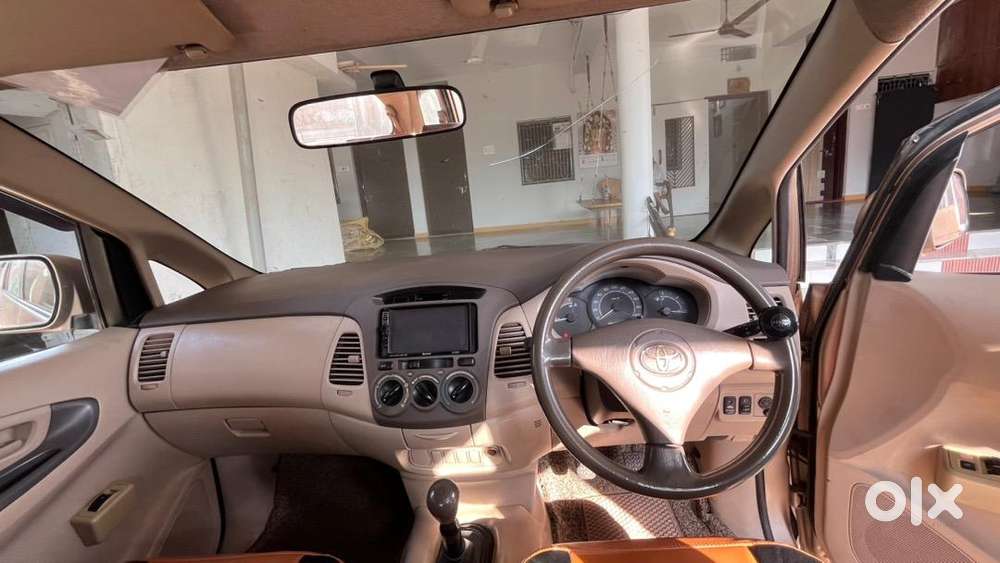 Innova Petrol Cng 8seater Fully Functional Car