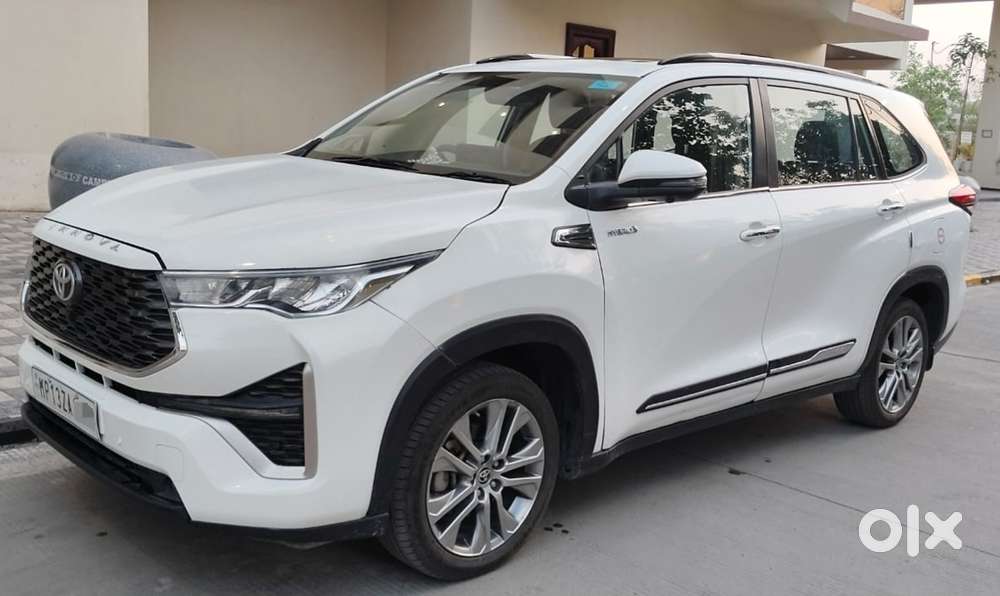 Toyota Innova Hycross 2.0 Zx Hybrid 7 Str, 2023, Petrol