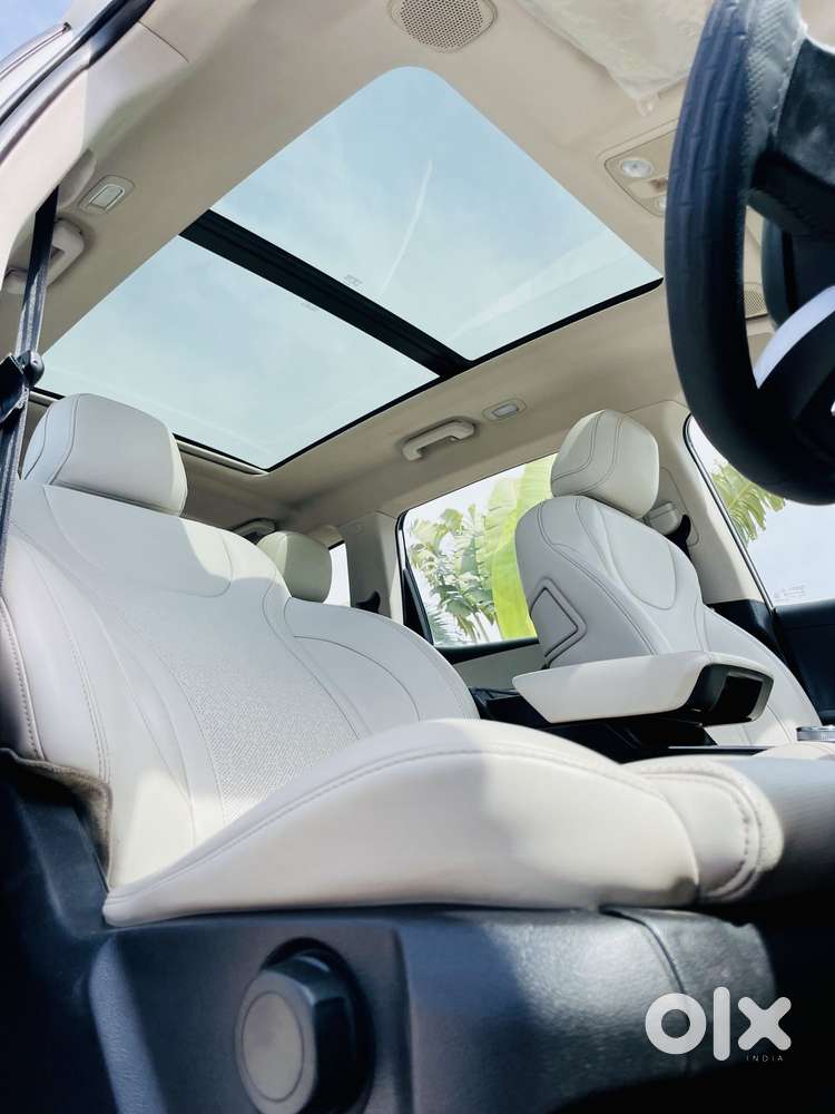 Mahindra Xuv700 2.2 Ax 7 Diesel Mt Luxury Pack Str, 2023, Diesel