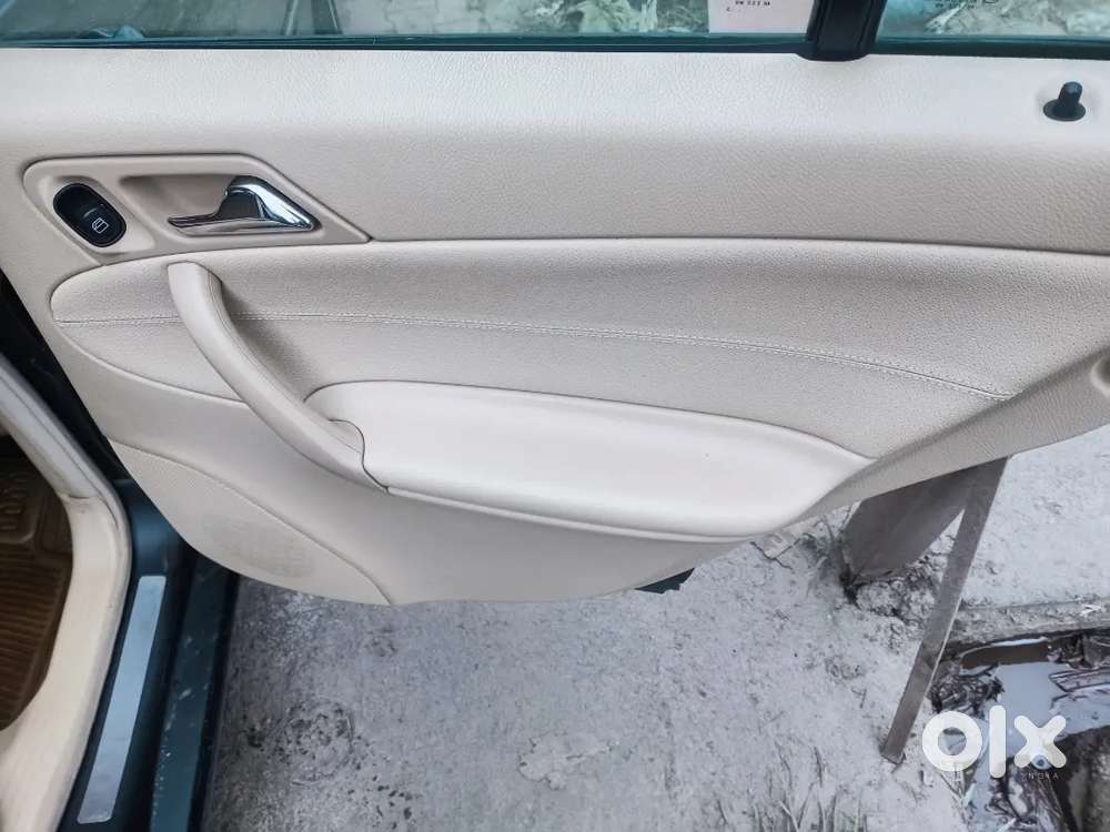 Classic Royal Mercedes-benz