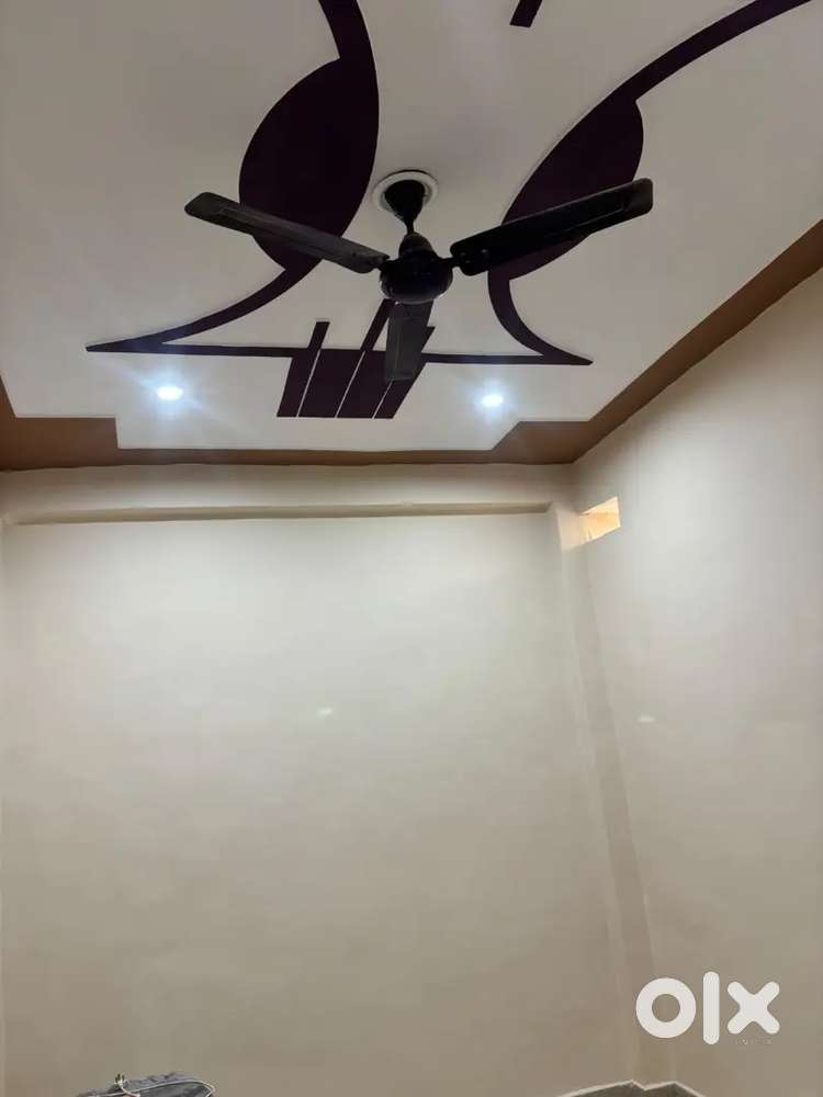 Room available for rent on Main road