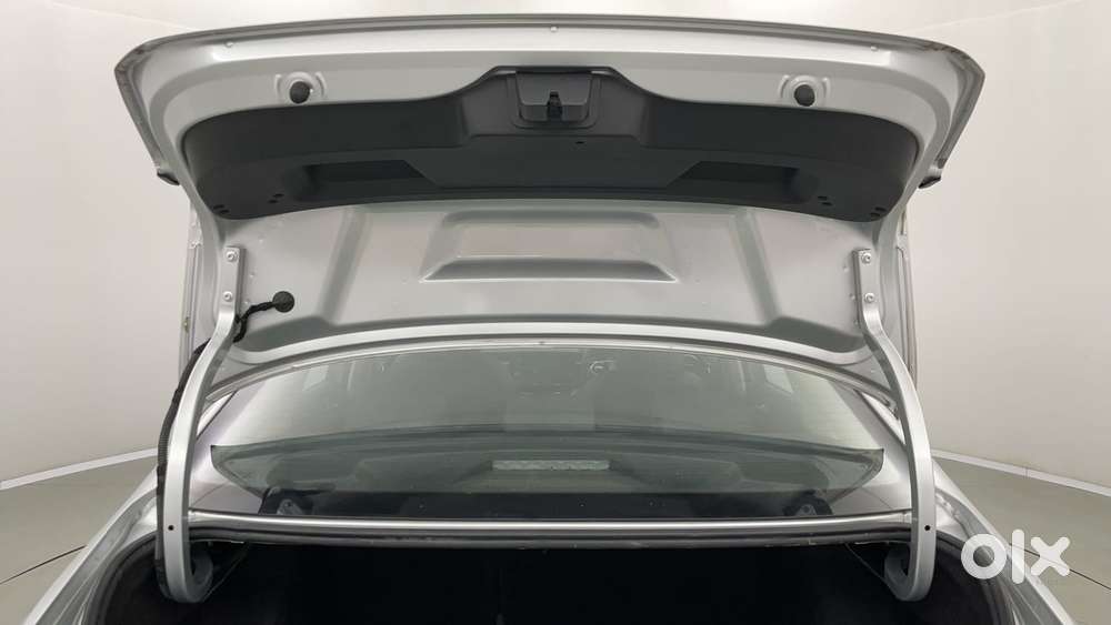 Skoda Slavia Style 1.0l Tsi At, 2023, Petrol