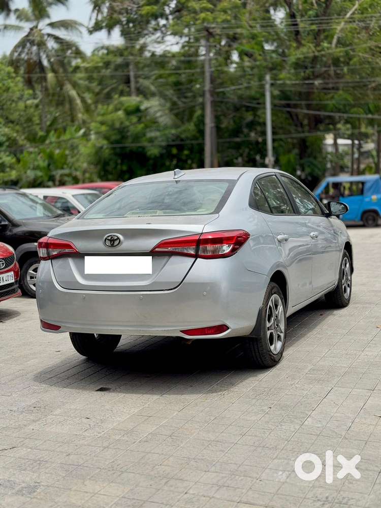 Toyota Yaris J Cvt, 2018, Petrol