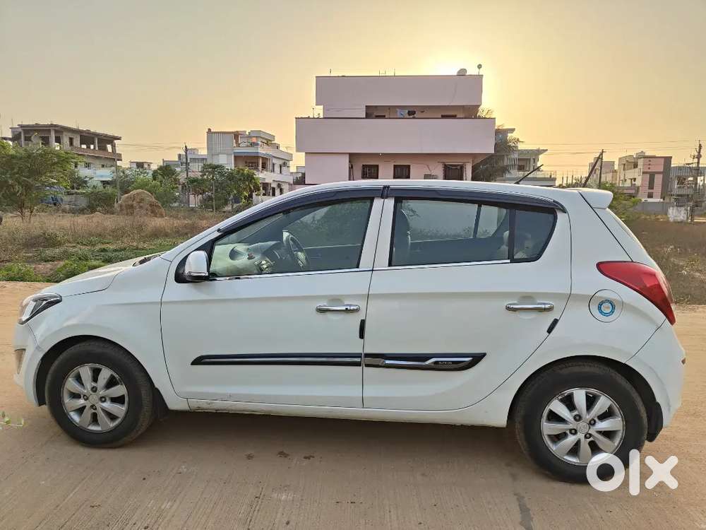Hyundai I20 2013 Diesel 103000 Km Driven Well Maintained.