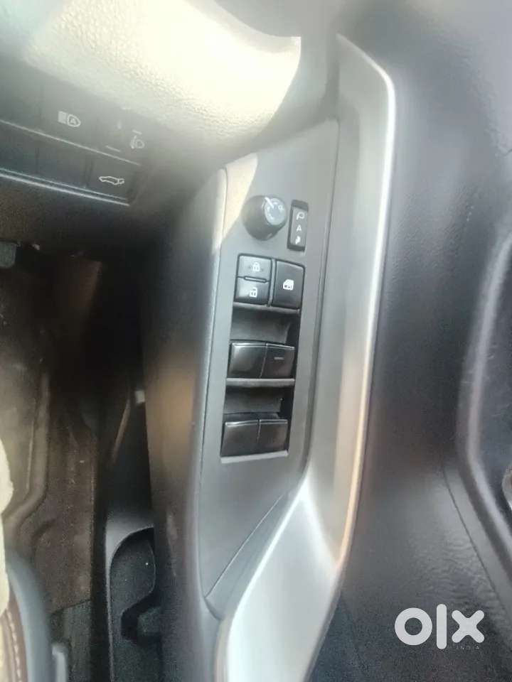 Toyota Innova Hycross 2.0 Zx (o) Hybrid 7 Str, 2024, Petrol