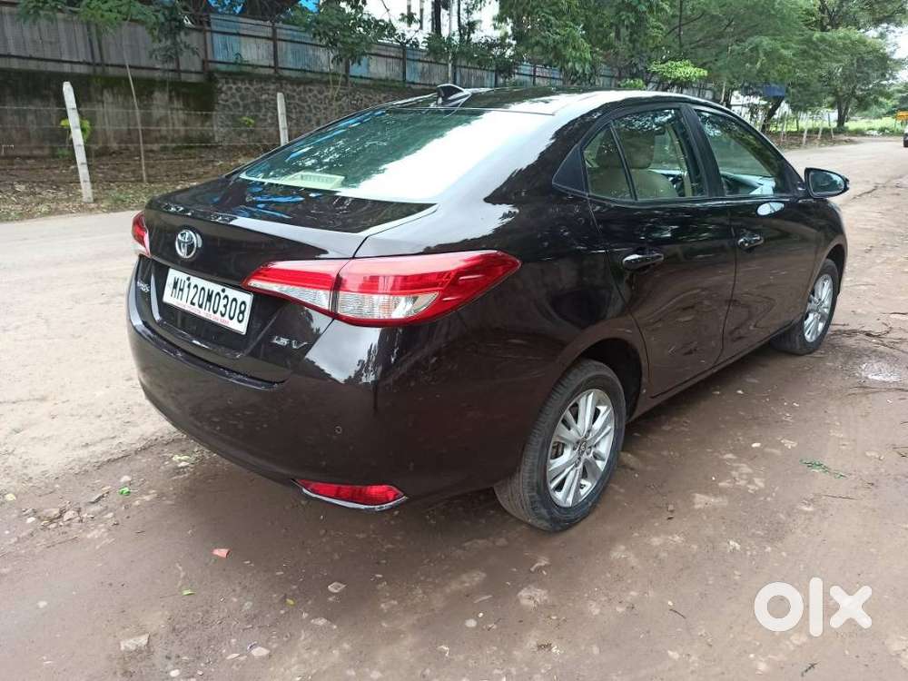 Toyota Yaris V Cvt, 2018, Petrol