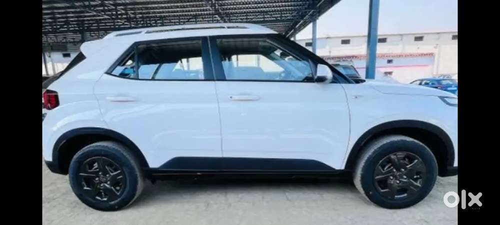 Hyundai Venue 2023 Petrol Well Maintained
