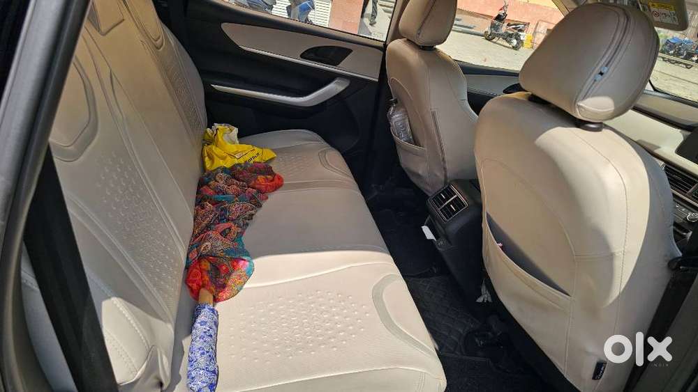 Mahindra Xuv700 2.0 Ax 3 Petrol Mt 5 Str, 2022, Petrol