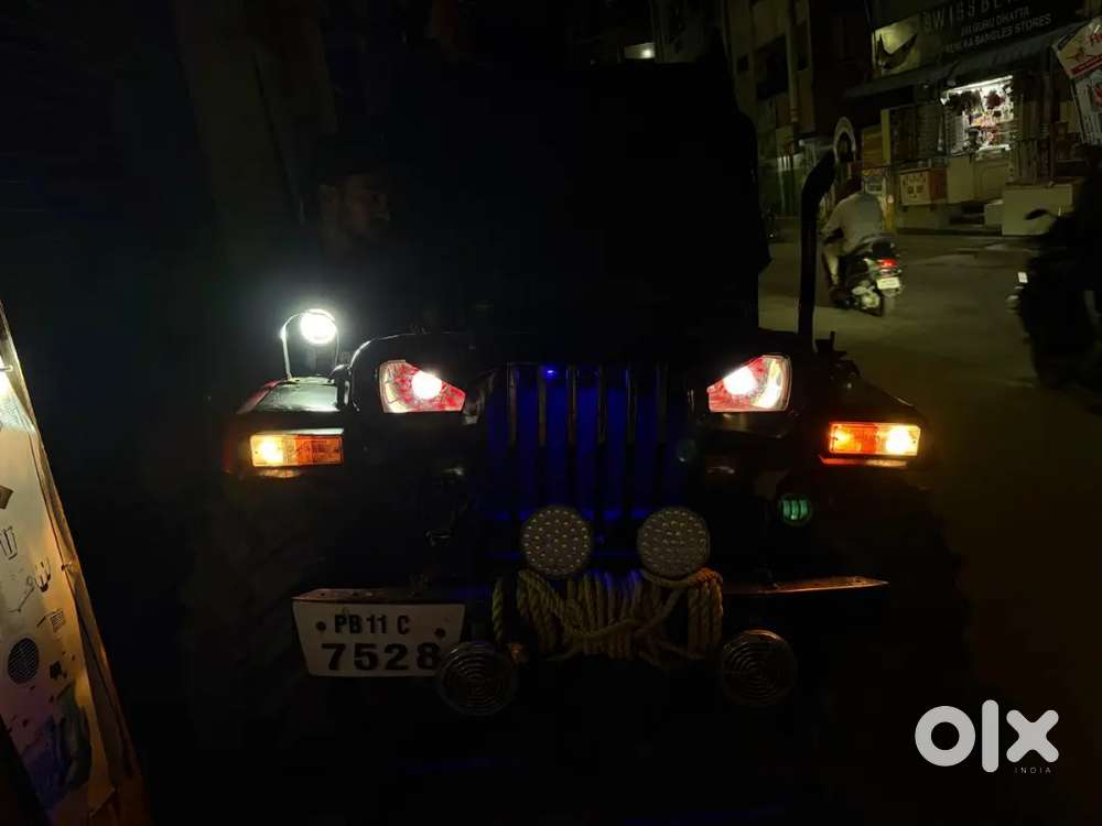 Mahindra Jeep 2000 With Manual Transmission
