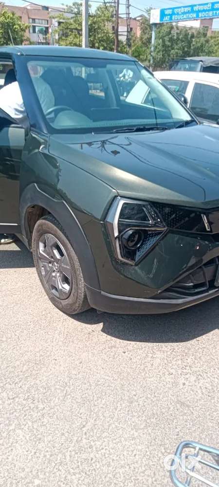 Mahindra Xuv 3xo 2025 Petrol Well Maintained