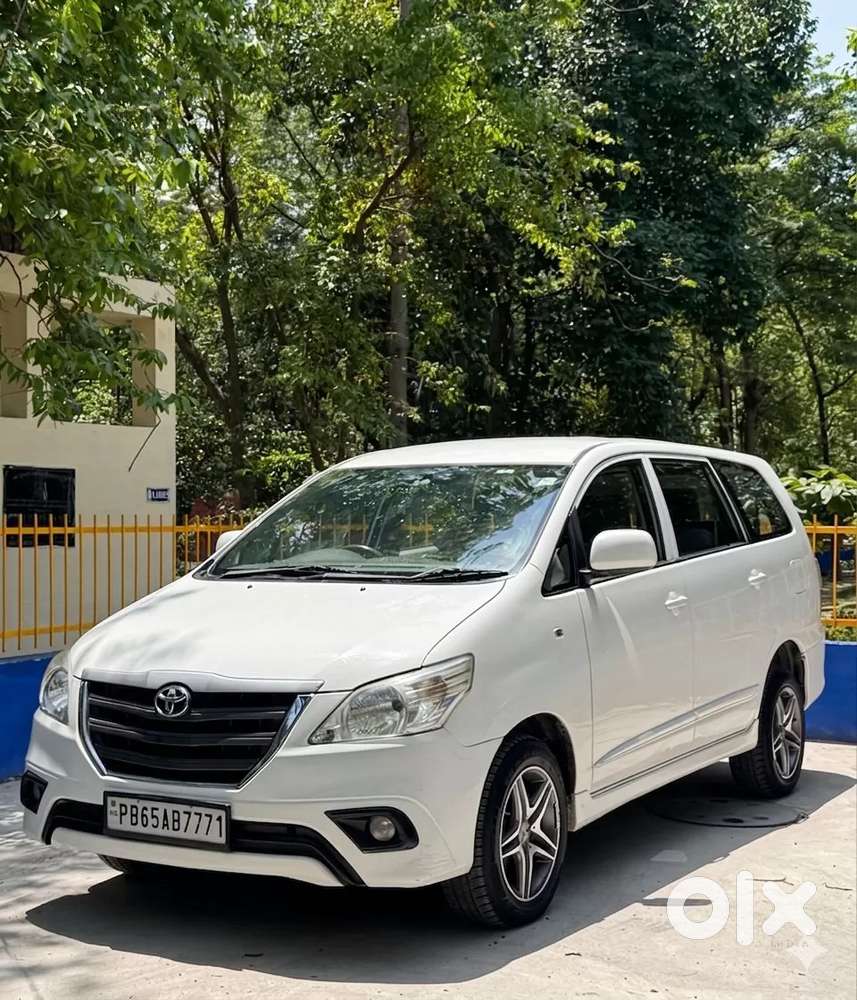 Toyota Innova 2.5 Gx (diesel) 7 Seater Bs Iv, 2015, Diesel