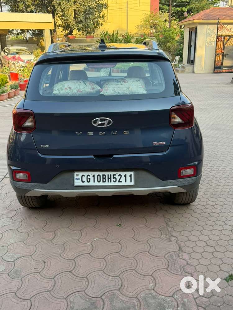 Hyundai Venue 2022 Petrol Well Maintained