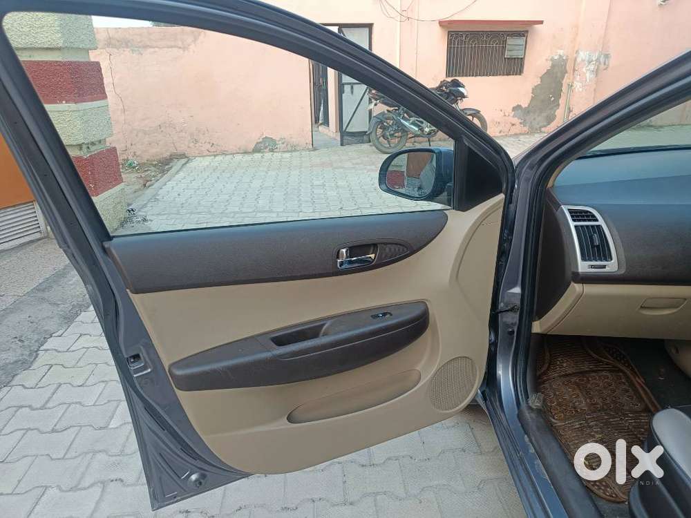 Original Paint, Well Maintained With Service Record, Automatic Climate