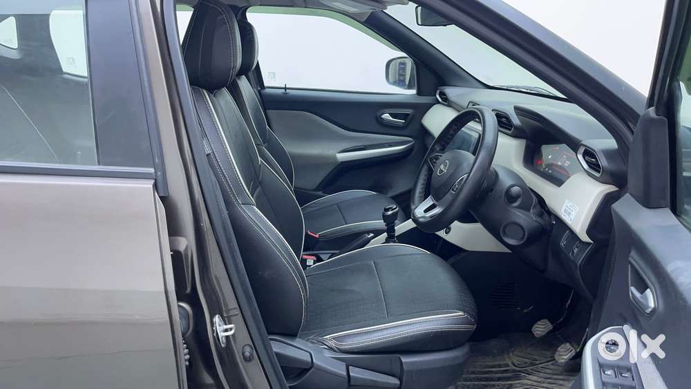 Nissan Magnite 1.0 Xv, 2023, Petrol