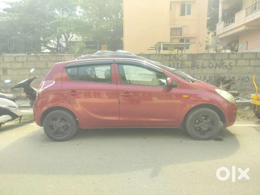 I'm Selling My Hyundai I20 Asta Top End Model With Magwheela