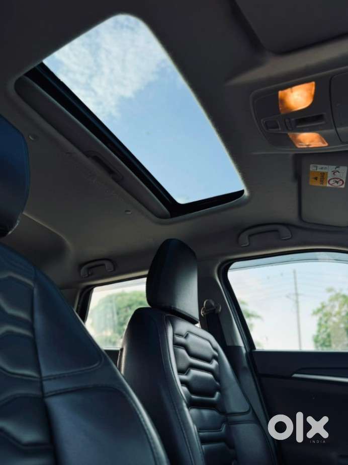 Maruti Suzuki Brezza 1.5 Zxi Smart Hybrid, 2024, Petrol