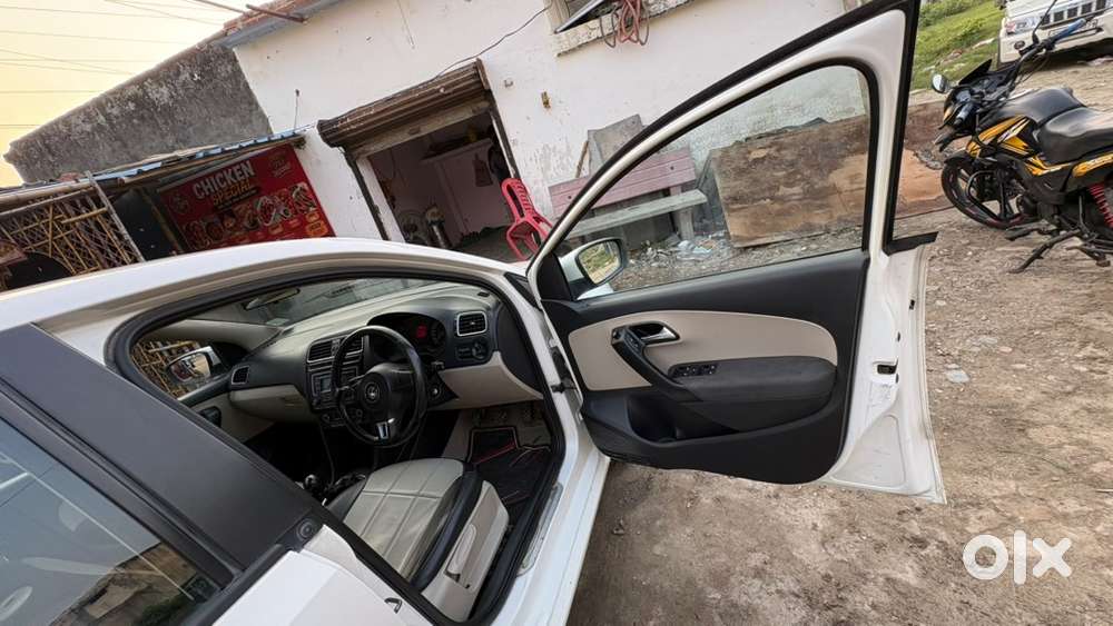 Volkswagen Polo Petrol Manual 2014