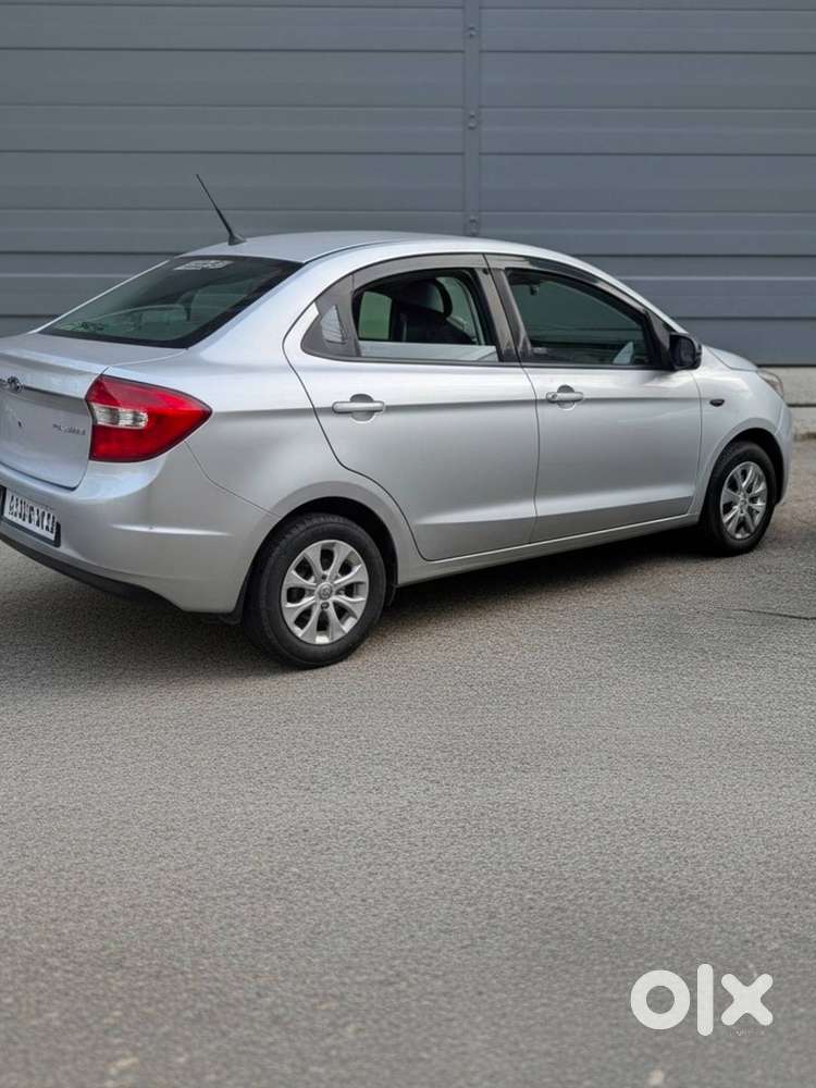 Ford Aspire Titanium Top