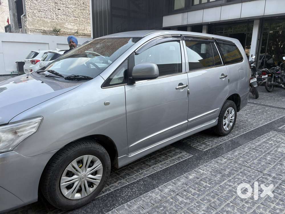 Toyota Innova 2.5 Gx (diesel) 8 Seater Bs Iv, 2015, Diesel