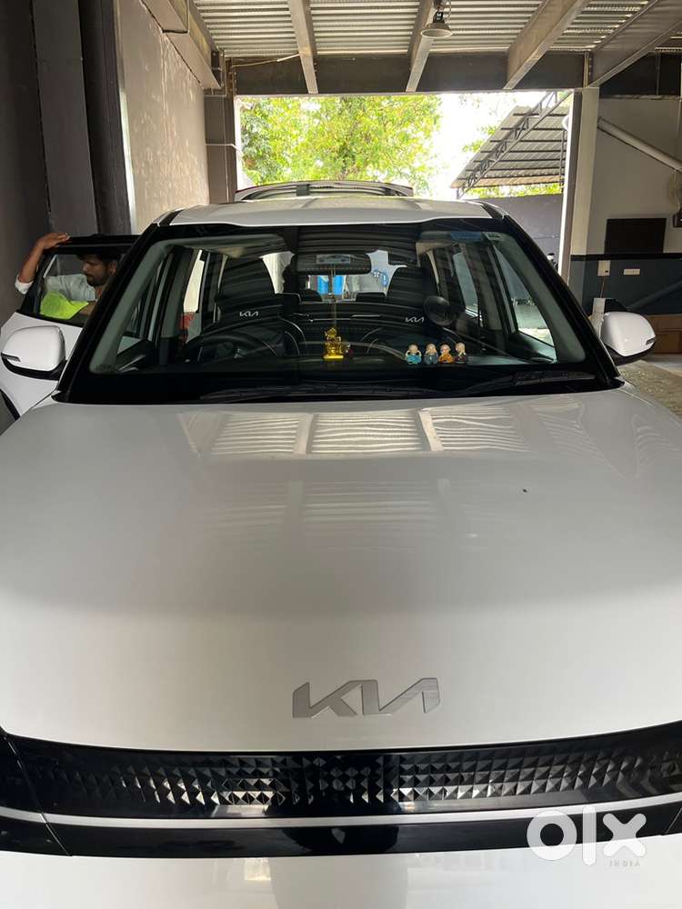 Kia Carens 2025 Petrol Well Maintained