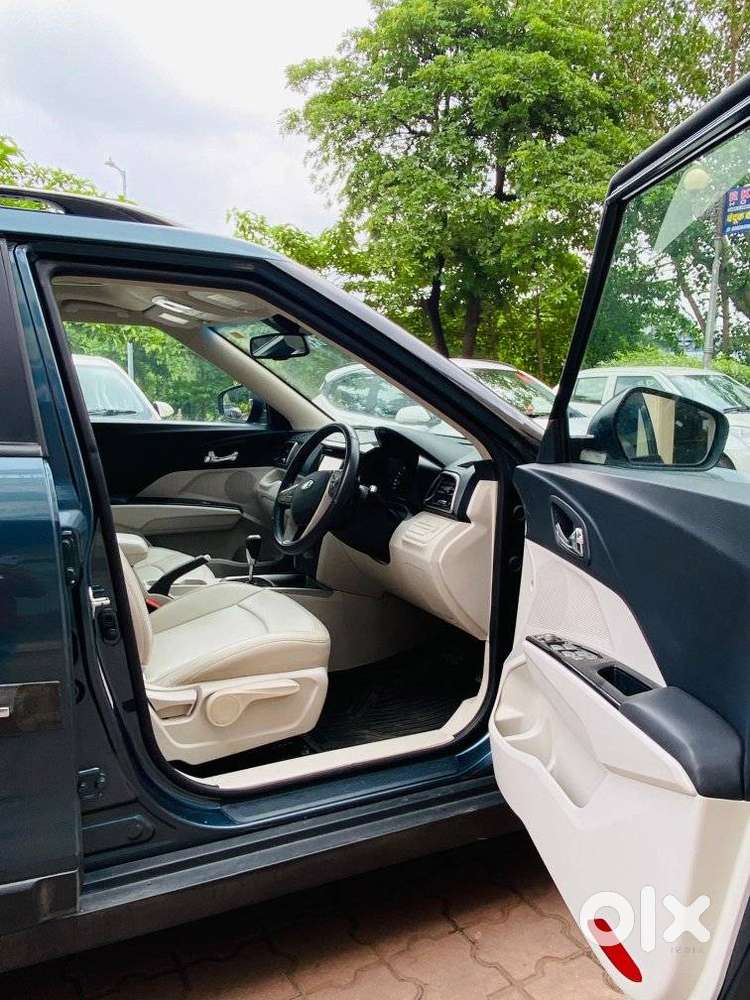 Mahindra Xuv300 1.2 W8 (o) Amt Petrol, 2021, Petrol