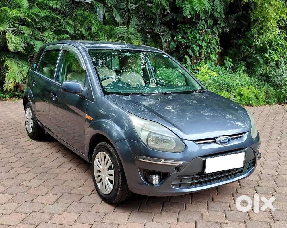 Ford Figo Titatinium Blu 2012