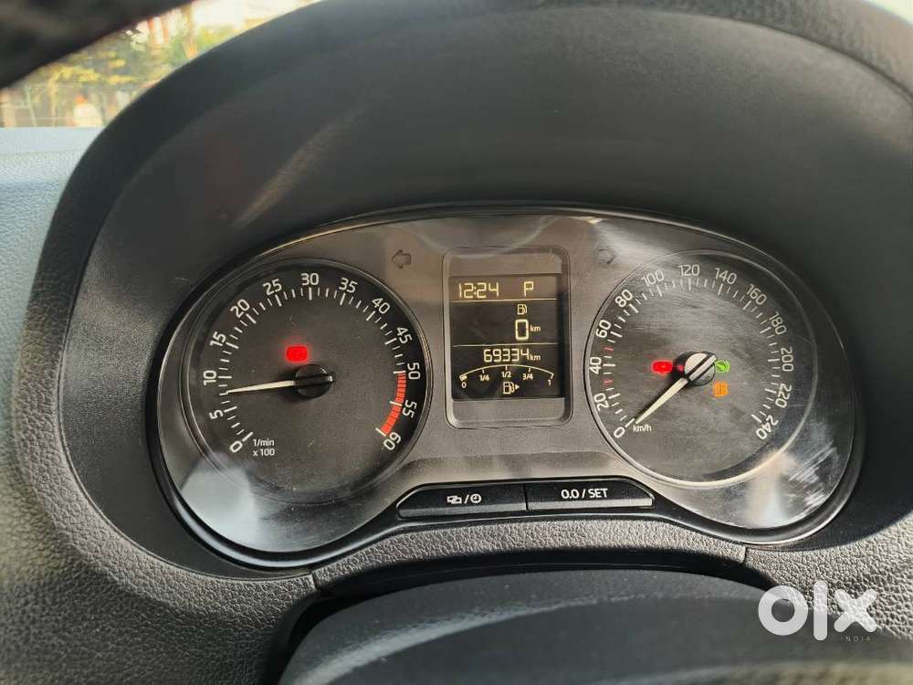 Skoda Rapid    Reg No :- Mp44zg7694 ️ Year :- 2017   Version :