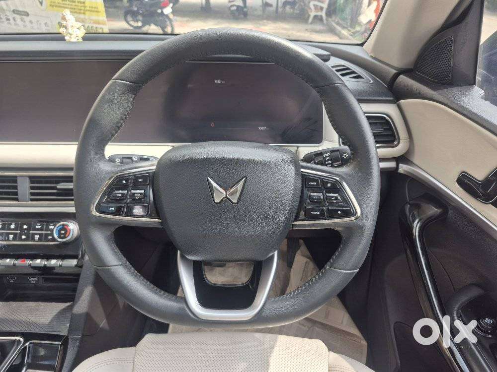 Mahindra Xuv700 2.0 Ax 7 Petrol Mt Str, 2024, Petrol
