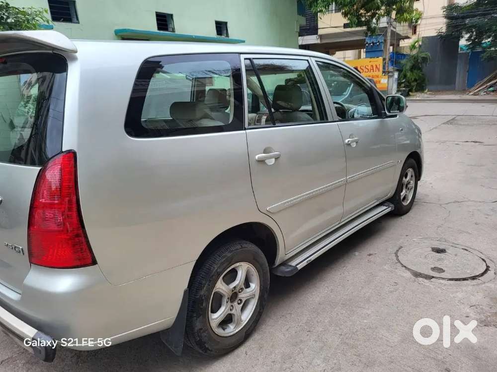 Showroom Track Toyota Innova 8 Seater Diesel 2009